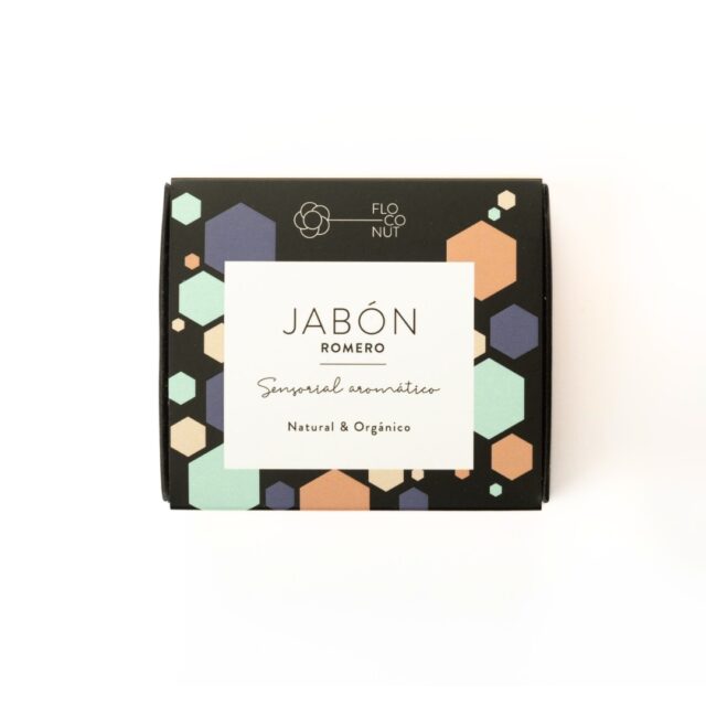 Jabón de romero natural artesanal para limpiar y revitalizar la piel con aroma herbal fresco