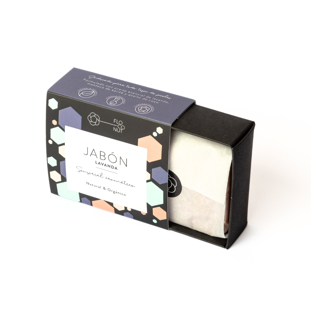 Jabón sólido de lavanda con espuma cremosa y aroma relajante para piel suave y limpia