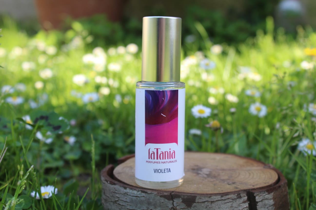 Perfume natural Violeta con aroma floral, fresco y delicado
